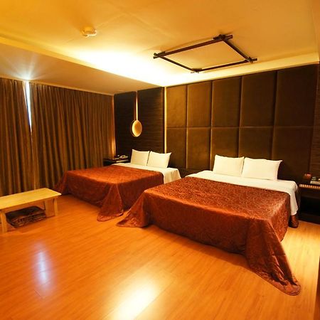 Beverly Garden Motel Chiayi Buitenkant foto